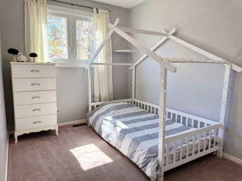 5722 11 Avenue, Edson, AB - Indoor Photo Showing Bedroom