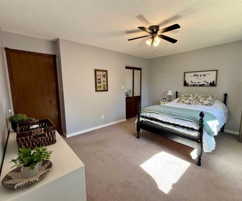 5722 11 Avenue, Edson, AB - Indoor Photo Showing Bedroom