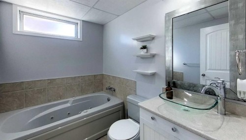 5722 11 Avenue, Edson, AB - Indoor Photo Showing Bathroom