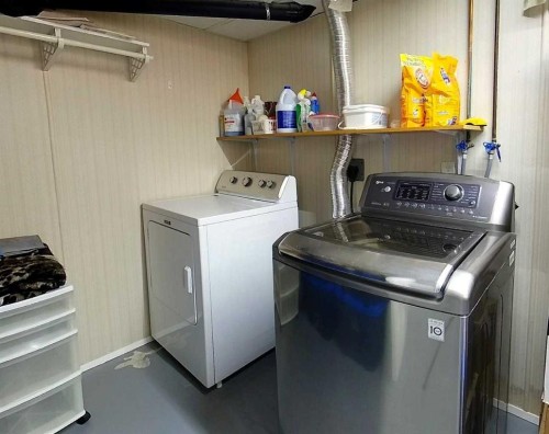 5722 11 Avenue, Edson, AB - Indoor Photo Showing Laundry Room