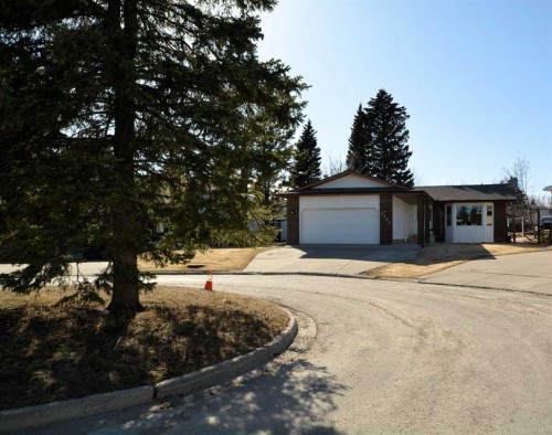 5722 11 Avenue, Edson, AB - Outdoor