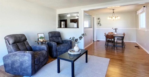 5722 11 Avenue, Edson, AB - Indoor Photo Showing Living Room