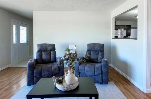 5722 11 Avenue, Edson, AB - Indoor Photo Showing Living Room