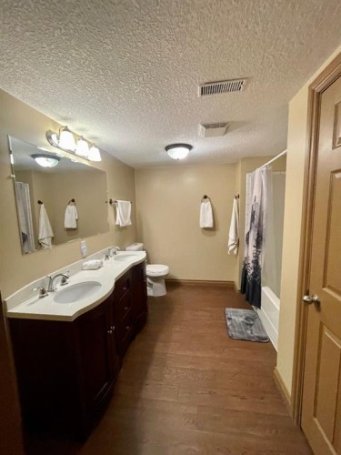 4108 16 Avenue, Edson, AB - Indoor Photo Showing Bathroom