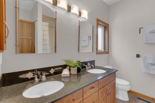 330 Casale Place, Canmore, AB - Indoor Photo Showing Bathroom