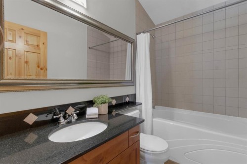 330 Casale Place, Canmore, AB - Indoor Photo Showing Bathroom