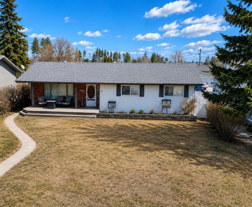 11 Kallbom Crescent  Whitecourt, AB T7S 1E2