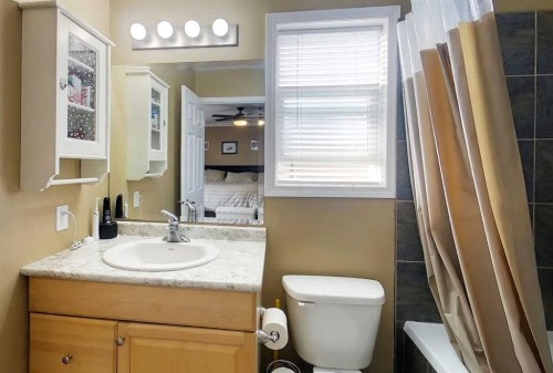 4104 18 Avenue, Edson, AB - Indoor Photo Showing Bathroom