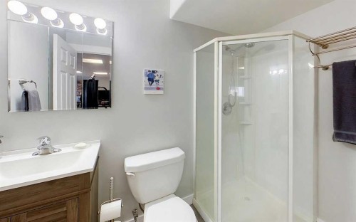 4104 18 Avenue, Edson, AB - Indoor Photo Showing Bathroom