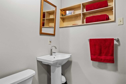204 Grassi Place, Canmore, AB - Indoor Photo Showing Bathroom