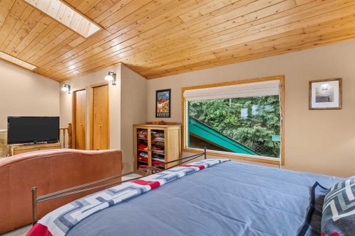 204 Grassi Place, Canmore, AB - Indoor Photo Showing Bedroom