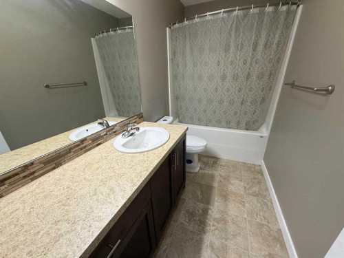 107 Wolf Willow Cove, Hinton, AB - Indoor Photo Showing Bathroom