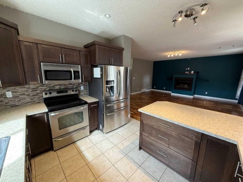 107 Wolf Willow Cove, Hinton, AB - Indoor Photo Showing Kitchen