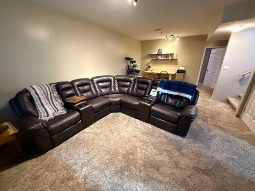 110 Muldoon Crescent, Hinton, AB - Indoor Photo Showing Living Room