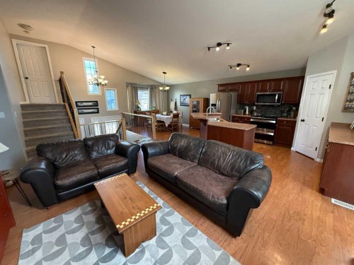 110 Muldoon Crescent, Hinton, AB - Indoor Photo Showing Living Room
