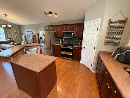 110 Muldoon Crescent, Hinton, AB - Indoor Photo Showing Kitchen With Double Sink