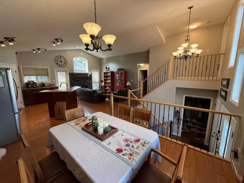 110 Muldoon Crescent, Hinton, AB - Indoor Photo Showing Dining Room