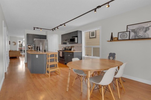 931 Wilson, Canmore, AB - Indoor Photo Showing Dining Room