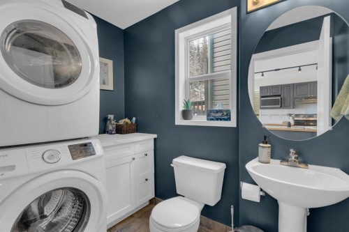 931 Wilson, Canmore, AB - Indoor Photo Showing Laundry Room