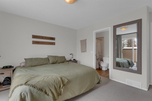 931 Wilson, Canmore, AB - Indoor Photo Showing Bedroom