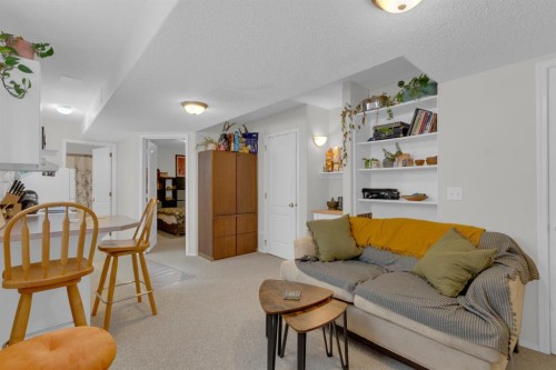 931 Wilson, Canmore, AB - Indoor Photo Showing Living Room
