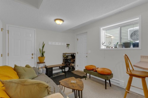 931 Wilson, Canmore, AB - Indoor Photo Showing Living Room