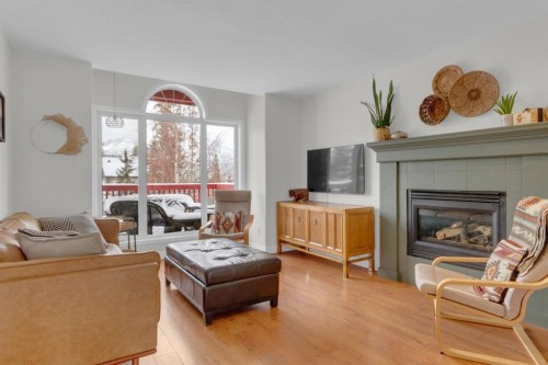931 Wilson, Canmore, AB - Indoor Photo Showing Living Room With Fireplace