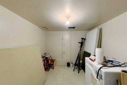 4510 8A Avenue, Edson, AB - Indoor Photo Showing Laundry Room