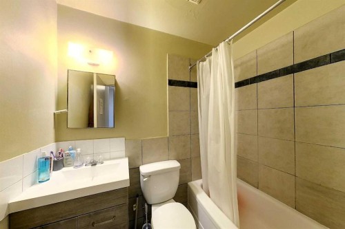 4504 8B Avenue, Edson, AB - Indoor Photo Showing Bathroom