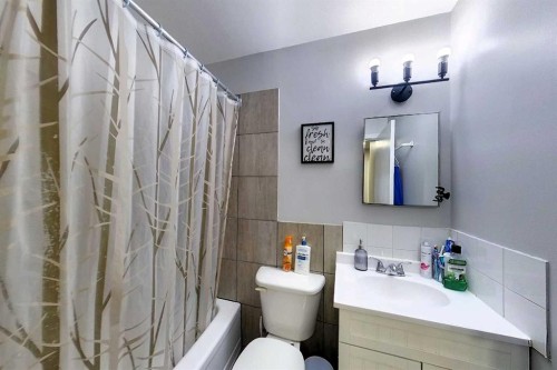4504 8B Avenue, Edson, AB - Indoor Photo Showing Bathroom