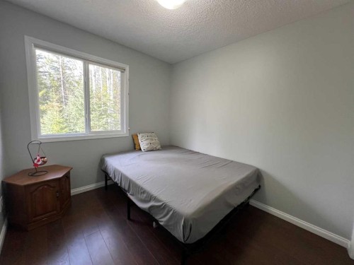 8-624 41 Street, Edson, AB - Indoor Photo Showing Bedroom