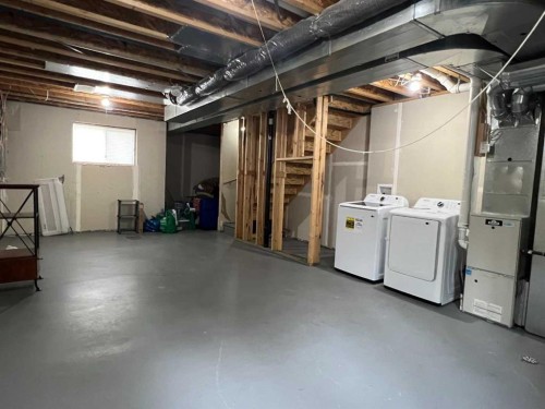 8-624 41 Street, Edson, AB - Indoor Photo Showing Laundry Room