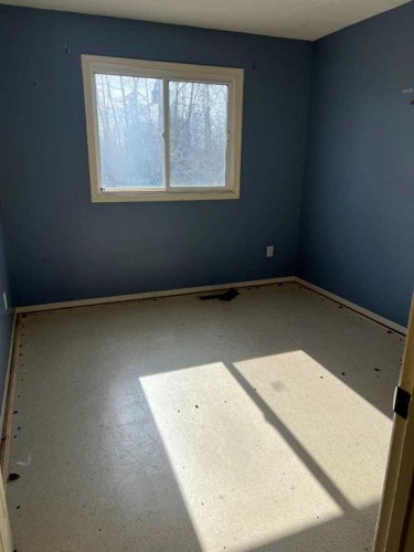 709 3 Avenue, Fox Creek, AB - Indoor Photo Showing Other Room