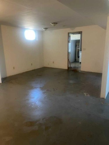 709 3 Avenue, Fox Creek, AB - Indoor