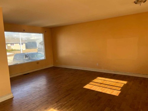 709 3 Avenue, Fox Creek, AB - Indoor Photo Showing Other Room