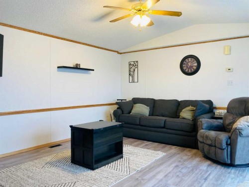 56120 Range Road 93, Mayerthorpe, AB - Indoor Photo Showing Living Room