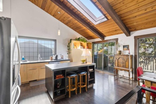 620 Lansdowne Avenue Sw, Calgary, AB - Indoor