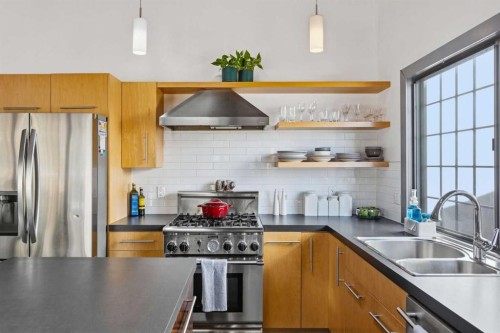 620 Lansdowne Avenue Sw, Calgary, AB - Indoor Photo Showing Kitchen With Double Sink