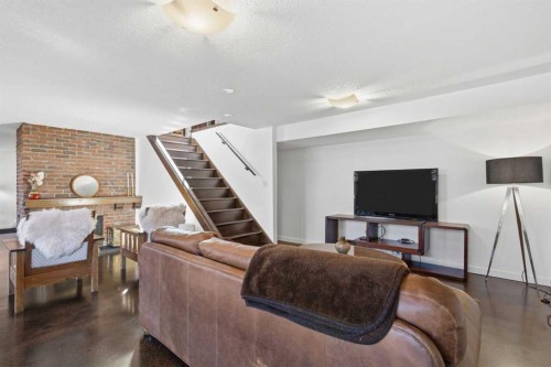 620 Lansdowne Avenue Sw, Calgary, AB - Indoor