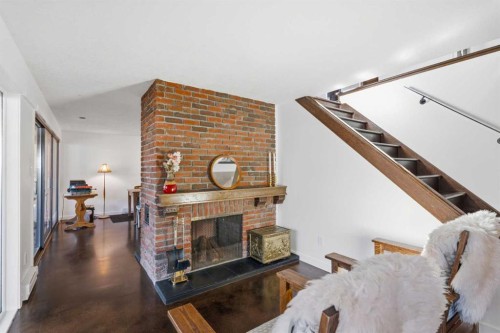 620 Lansdowne Avenue Sw, Calgary, AB - Indoor Photo Showing Living Room With Fireplace