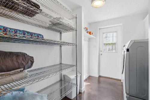620 Lansdowne Avenue Sw, Calgary, AB - Indoor With Storage