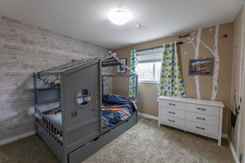165 Muldoon Crescent, Hinton, AB - Indoor Photo Showing Bedroom