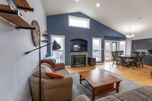 165 Muldoon Crescent, Hinton, AB - Indoor Photo Showing Living Room