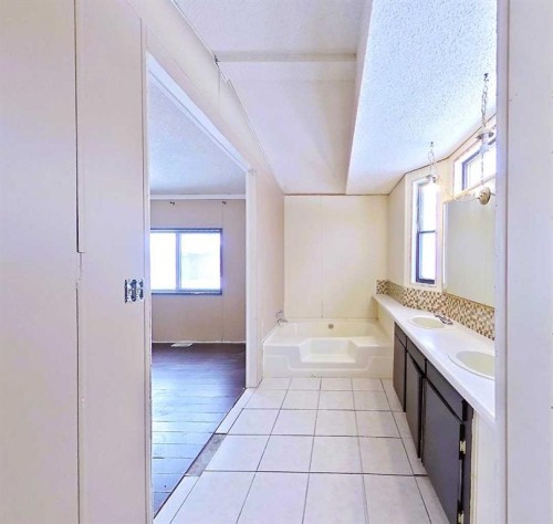 2135 Mistassiniy Road, Wabasca, AB - Indoor Photo Showing Bathroom