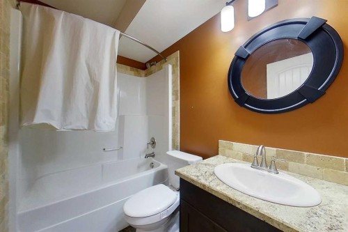 10 Parkdale Way Se, Slave Lake, AB - Indoor Photo Showing Bathroom