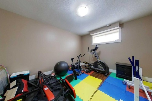 10 Parkdale Way Se, Slave Lake, AB - Indoor Photo Showing Gym Room