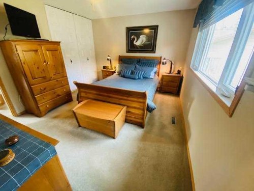 158 Maligne Drive, Hinton, AB - Indoor Photo Showing Bedroom