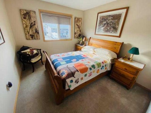 158 Maligne Drive, Hinton, AB - Indoor Photo Showing Bedroom