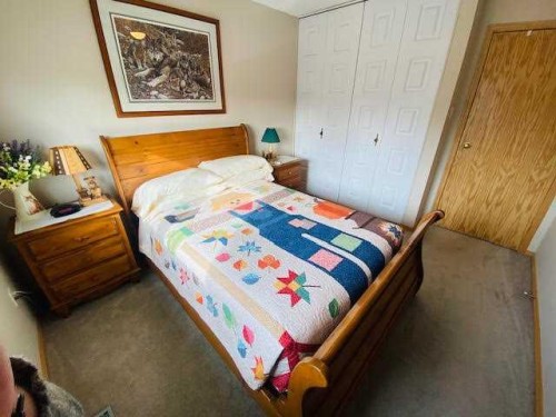 158 Maligne Drive, Hinton, AB - Indoor Photo Showing Bedroom