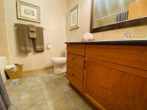 158 Maligne Drive, Hinton, AB - Indoor Photo Showing Bathroom